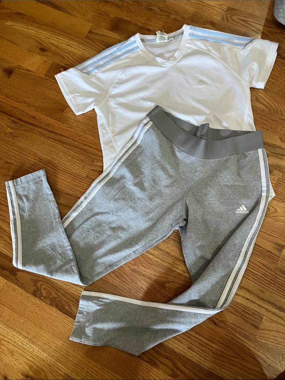 adidas Womens Gray Joggers with White Stripes and White Climalite Vneck Sz L GUC